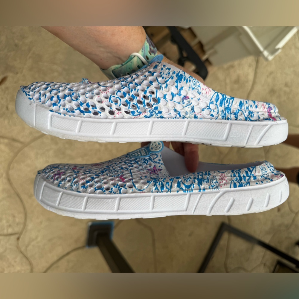 Women’s  Sport 8.5 Water/Beach/Every Day Shoes - Blue and Pink Pattern - Picture 9 of 13
